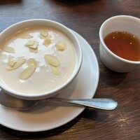 過門香 丸の内トラストタワー店 - 濃厚杏仁豆腐