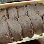春木春陽堂 - 料理写真:姫餅の包装を取ってみた感じ、あんこがたっぷり！しっとり、ずっしり系！