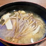 御やど しきしま荘 - キノコたっぷり味噌汁
