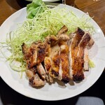 有楽 - 隣の人が食べてて美味しそうだったから僕も頼んだ、めっちゃ美味いチキン