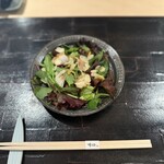 うなぎ時任 - 鰻とナッツが入ったサラダ