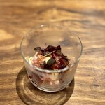 IZA - イチヂク好きだから嬉しい！
            レアっぽい海老も沢山入ってて材料費しっかりかけてる逸品！
            私の好きなもの沢山入ってた！赤紫蘇のジュレとか！