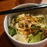 炭焼きステーキHIUCHI - 最初に来るサラダ