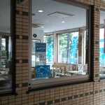 イクトス - パン屋は右側のこちら