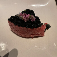 焼肉うしごろ 銀座並木通り店 - ユッケのキャビア載せ。肉の写真は無し。。。