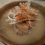 高橋マート - ⚫︎モツ煮込み　モツが酒に合う〜❤️