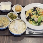 昌柚 - キクラゲと豚肉の卵炒め定食（980円）