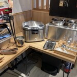 焼肉 中村屋 - ご飯、たまごスープ、ハンバーグ、唐揚げ、ポテトなどのコーナー