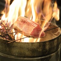 魚と炭と鉄板と ととと - 鰹の塩タタキ