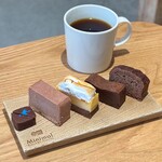 ミニマル ザ ベイキング - お好きなガトーショコラのスライス 4種食べ比べとドリンクのセット 
