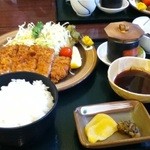 Tsutsujitei - もち豚ロースかつ定食1,300円
