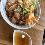 pho co quan - タレをかけて