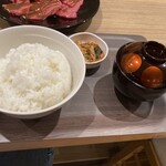 松阪牛焼肉 一升びん - ランチセットのごはん等です☆　2025-0427訪問