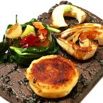 쿠라쇼우 - タケノコのステーキ、タマネギのグリル 苺風味の甘酢あん、ジャガイモ饅頭