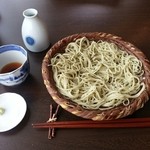 石臼挽き蕎麦香房 山の実 - 山の実セット¥2100の蕎麦
      この写真では分かり難いですが蕎麦掻きと同じ新蕎麦の様な薄緑色をしています