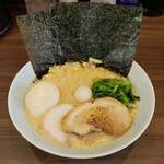横浜家系ラーメン 魂心家 - 魂心ラーメン-醤油- (税込)980円 (2025.05.02)