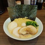 横浜家系ラーメン 魂心家 - 魂心ラーメン-醤油-  (税込)980円 ② (2025.05.02)