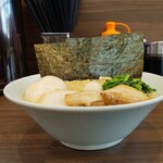横浜家系ラーメン 魂心家 - 魂心ラーメン-醤油-  (税込)980円 ※正面から (2025.05.02)