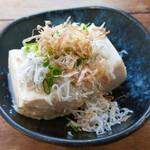 太八屋 - 釜揚げしらすやっこハーフ