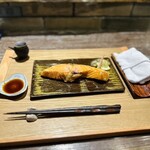 ろくろと米 ととと - じっくり焼いたシャケ。火の入り具合が最高！