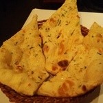 Palki Indian Restaurant - ガーリックナン
