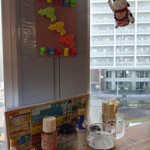 太八屋 - 窓側カウンター