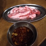 ホルモン青木 - 豚カルビ　ポン酢