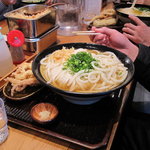 うどん 丸香 - 隣の学生が食べてた「かけうどん４玉！」