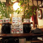 カフェカブトヤマ - 店内のカウンター横