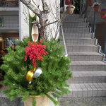 カフェカブトヤマ - お正月らしく門松。左はツマガリ