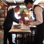 サバティーニ・ディ・フィレンツェ 東京店 - 鮮やかな手さばき（仔牛フィレ肉）