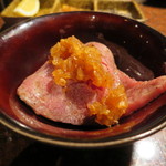 焼肉うしごろ - シャトーブリアンをサッと炙ってミニライスと一緒に。