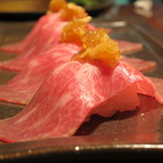 焼肉うしごろ - ザブトンの炙り握り　おろしポン酢添え