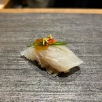 Meieki Sushi Amano - 平魽 愛知縣 與金箔一同