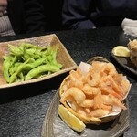 博多もつ鍋 馬肉 九州自慢 - 枝豆とカワエビの天ぷらはテッパンですよ。