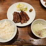 牛たん料理 閣 ブランドーム本店 - ■たん焼き定食 五枚 3000円