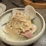 ODETTER - めっちゃめちゃデカい蛤！旬のタケノコしゃきしゃきで美味しい。和テイストも感じる逸品