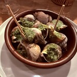 ODETTER - 大きめつぶ貝エスカルゴ風。味濃いめで白が進んだなあ♪