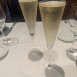 ラ・ブランシュ - 乾杯ドリンクはシャンパーニュ