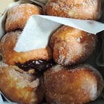 Leonard's Bakery - 揚げたてほかほかのマラサダ