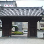 ラーメン亭 - 西条高校正門　ここの生徒の立ち寄り店だと思う。