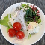 テラスカフェバー - サラダバー（海藻　ポテトサラダ　スライスオニオン　プチトマト　レタス）　ドレッシング2種（レモン　シーザードレッシング）