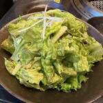 焼肉賢人 - レタスのシンプルチョレギサラダみたいなやつなんですが、このレタスが超エアリー！！！育てる方法が一味違うらしく。初めての感覚で美味しかった！