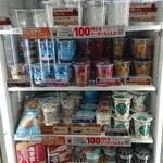 ファミリーマート  - 料理写真:フラッペの陳列されている冷蔵庫です。