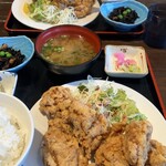箸蔵 とことん - このビジュアル！圧倒的唐揚げ感！