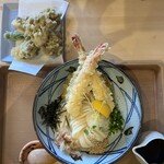 麦の杜 - カボチャとナスも乗っています(どちらも大きい)