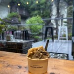 ROCKSIDE MARKET - ちょっとクリーム色っぽいのがあまざけジェラートです