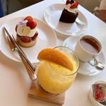 ラ・ローズ・ジャポネ - ◼︎ケーキセット、フレッシュベリーのタルト、クラシックショコラ