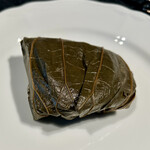 故宮 - 五目入り餅米の蓮の葉包み蒸し