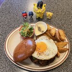 BACK HOME meal&bake - BBQ牛スジエッグバーガー　1,800円(税込)  ※上からも